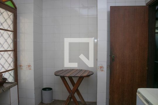 Casa para alugar com 4 quartos, 400m² em Cachoeirinha, Belo Horizonte