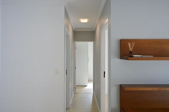 Corredor de apartamento para alugar com 2 quartos, 52m² em Vila Suzana, São Paulo