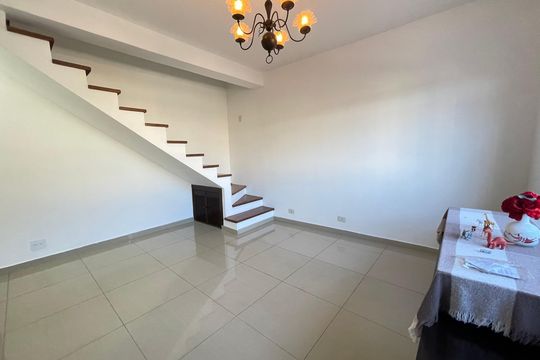Sala de casa à venda com 5 quartos, 120m² em Vila Dalva, São Paulo
