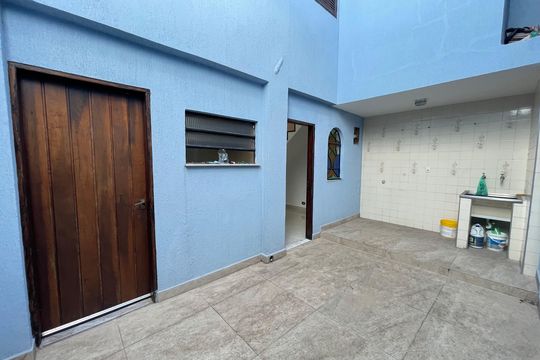 Quintal de casa à venda com 5 quartos, 120m² em Vila Dalva, São Paulo