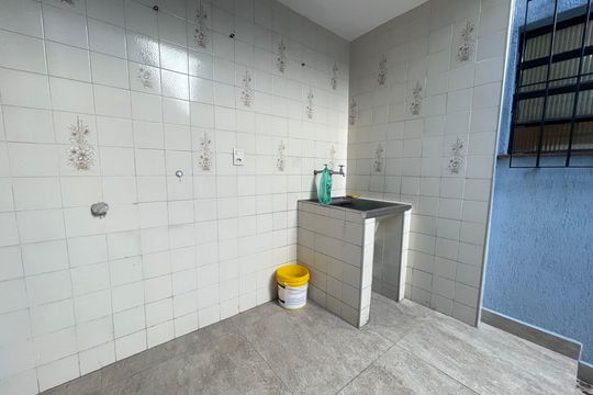 Área de serviço de casa à venda com 5 quartos, 120m² em Vila Dalva, São Paulo