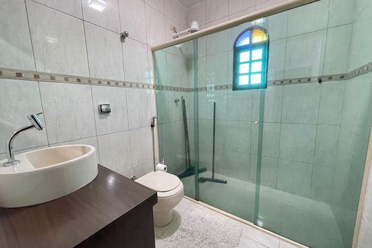 Banheiro 1 de casa à venda com 5 quartos, 120m² em Vila Dalva, São Paulo