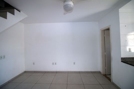 Sala de casa para alugar com 2 quartos, 84m² em Brás de Pina, Rio de Janeiro