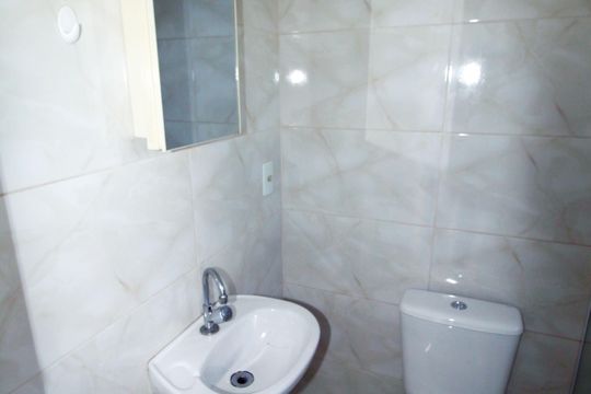 Banheiro 1 de casa para alugar com 2 quartos, 84m² em Brás de Pina, Rio de Janeiro