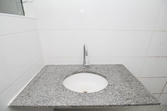 Banheiro de casa para alugar com 1 quarto, 50m² em Vila Pirajussara, São Paulo
