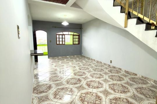 Casa à venda com 3 quartos, 315m² em Vila Vitória, Santo André