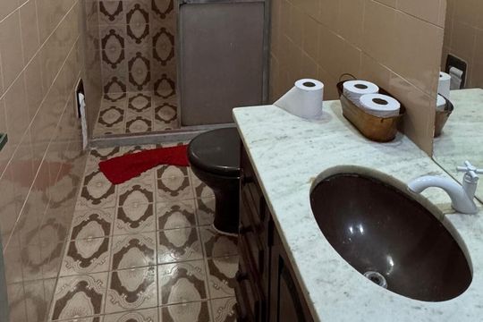 Banheiro de apartamento para alugar com 2 quartos, 57m² em Braga, Cabo Frio