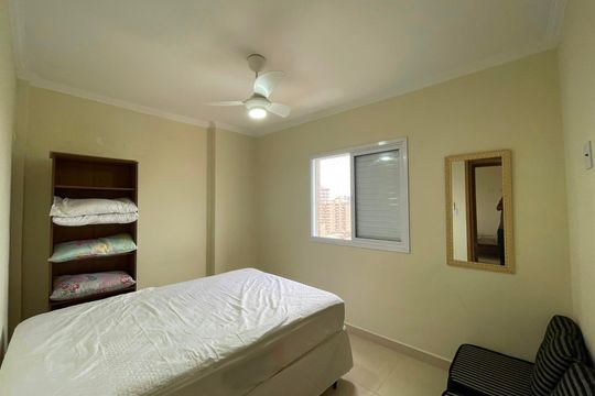 Quarto de apartamento para alugar com 2 quartos, 53m² em Vila Caiçara, Praia Grande