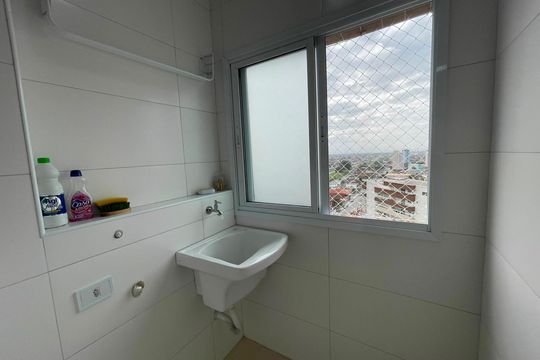 Área de serviço de apartamento para alugar com 2 quartos, 53m² em Vila Caiçara, Praia Grande