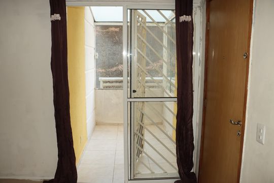 Sala de apartamento para alugar com 2 quartos, 50m² em Jardim Isis, Cotia