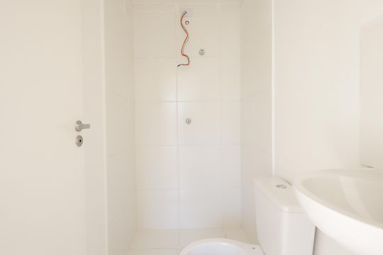 Banheiro de kitnet/studio para alugar com 1 quarto, 17m² em Vila Andrade, São Paulo