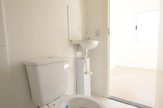 Banheiro de kitnet/studio para alugar com 1 quarto, 17m² em Vila Andrade, São Paulo
