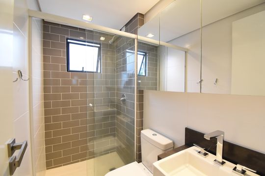Banheiro do Studio de kitnet/studio para alugar com 1 quarto, 29m² em São Francisco, Curitiba