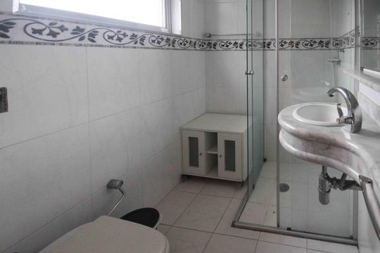 Banheiro da Suite de casa de condomínio à venda com 4 quartos, 300m² em Jardim Angela (zona Leste), São Paulo