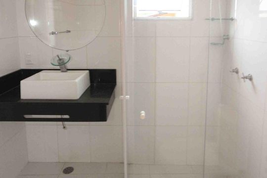 Banhero da Suite 03 de casa de condomínio à venda com 4 quartos, 300m² em Jardim Angela (zona Leste), São Paulo