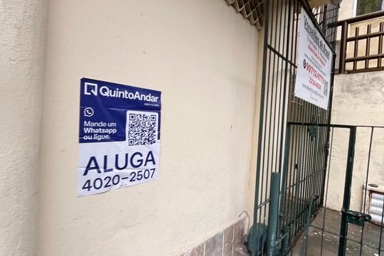 Placa  de apartamento para alugar com 1 quarto, 50m² em Copacabana, Rio de Janeiro