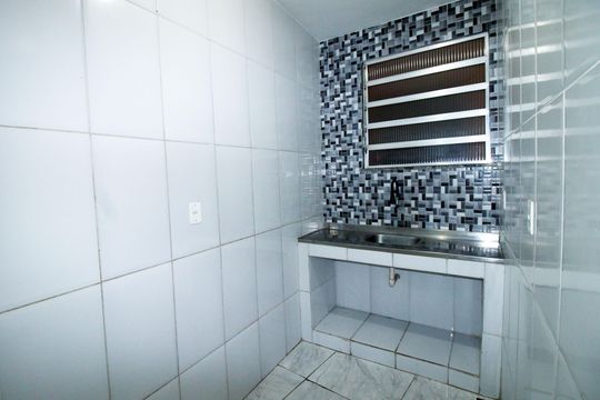 Cozinha de casa para alugar com 1 quarto, 60m² em Irajá, Rio de Janeiro