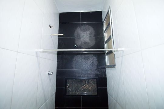 Banheiro de casa para alugar com 1 quarto, 60m² em Irajá, Rio de Janeiro