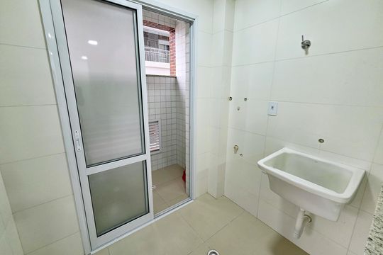 Área de serviço de apartamento para alugar com 2 quartos, 85m² em Canto do Forte, Praia Grande