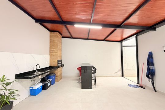 Quintal com Churrasqueira de casa à venda com 3 quartos, 183m² em Residencial Santa Giovana, Jundiaí