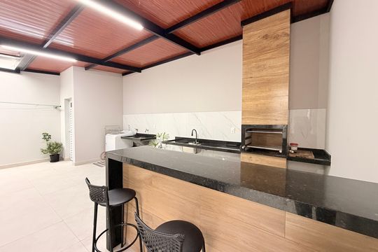 Quintal com Churrasqueira de casa à venda com 3 quartos, 183m² em Residencial Santa Giovana, Jundiaí
