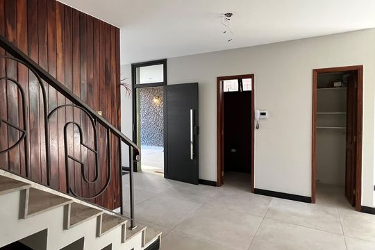 Sala 2 de casa para alugar com 3 quartos, 170m² em Gonzaga, Santos