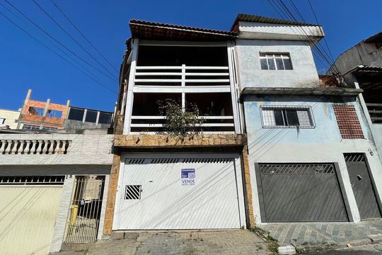 Fachada de casa à venda com 3 quartos, 220m² em Parque Cruzeiro do Sul, São Paulo