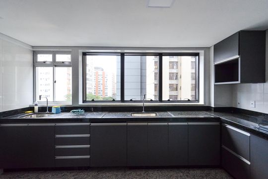 Área de Serviço de apartamento para alugar com 2 quartos, 54m² em Lourdes, Belo Horizonte