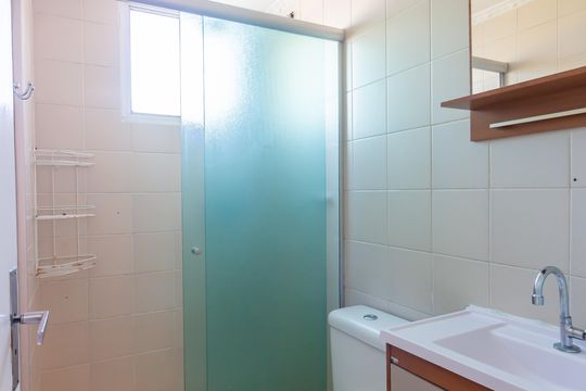 Banheiro de apartamento para alugar com 2 quartos, 55m² em Cidade das Flores, Osasco