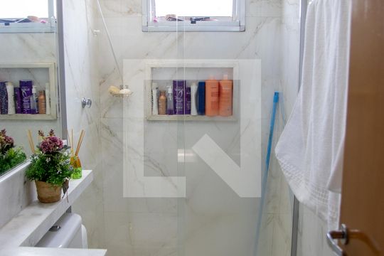 Banheiro de apartamento à venda com 2 quartos, 55m² em Setor Negrão de Lima, Goiânia