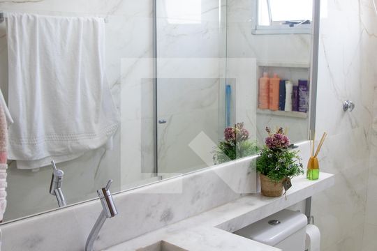 Banheiro de apartamento à venda com 2 quartos, 55m² em Setor Negrão de Lima, Goiânia