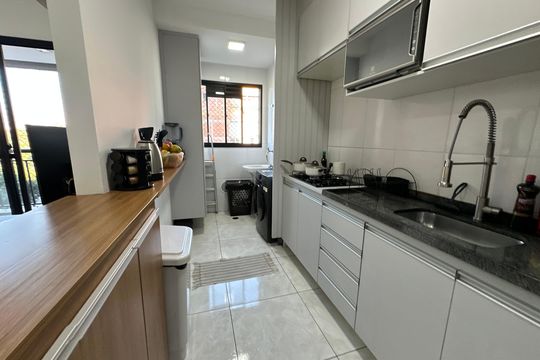 Cozinha de apartamento à venda com 2 quartos, 55m² em Vila Sao Luiz (valparaizo), Barueri