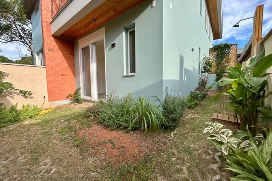 Jardim de casa para alugar com 2 quartos, 55m² em Rio Tavares, Florianópolis