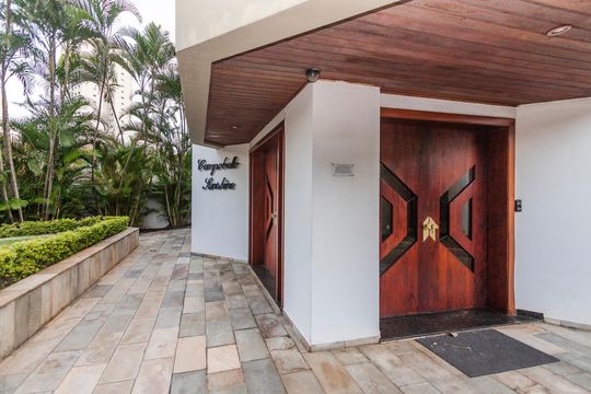 Entrada de apartamento para alugar com 3 quartos, 217m² em Campo Belo, São Paulo