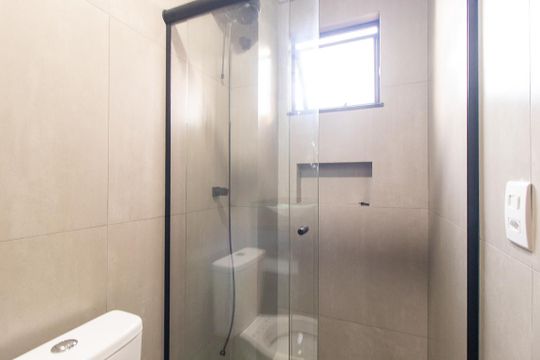 Banheiro de kitnet/studio para alugar com 1 quarto, 27m² em São Pedro, São José dos Pinhais