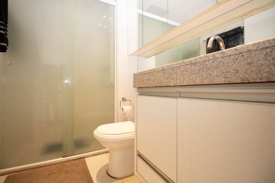 Banheiro Social de kitnet/studio para alugar com 1 quarto, 40m² em Via Soho, Brasília