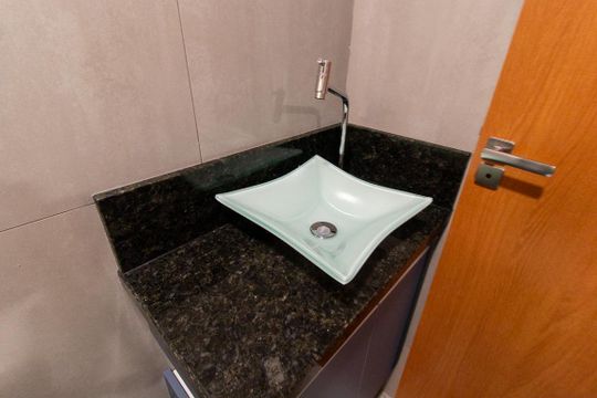 Detalhe do banheiro de apartamento para alugar com 1 quarto, 27m² em São Pedro, São José dos Pinhais