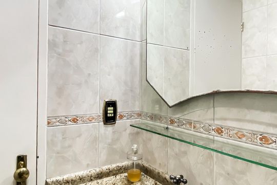 Banheiro de apartamento à venda com 2 quartos, 52m² em Vila Santana, São Paulo