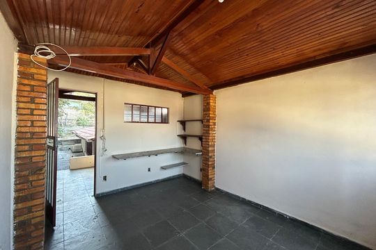 Casa à venda com 4 quartos, 240m² em Tupi, Belo Horizonte