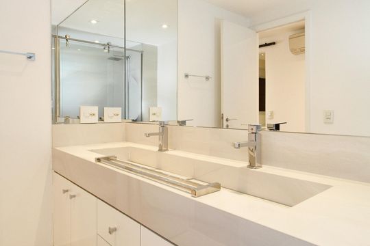 Banheiro da Suíte 2 de apartamento à venda com 2 quartos, 156m² em Pinheiros, São Paulo