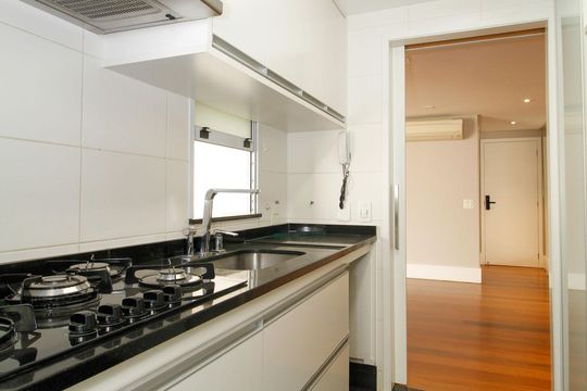 Cozinha de apartamento à venda com 2 quartos, 156m² em Pinheiros, São Paulo