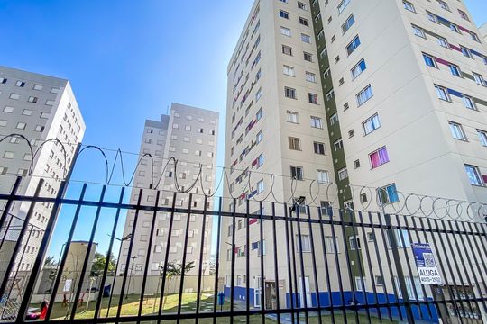 Fachada + placa  de apartamento para alugar com 2 quartos, 42m² em Vila Silvia, São Paulo