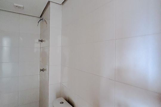 Banheiro de apartamento para alugar com 1 quarto, 25m² em Vila Carrão, São Paulo
