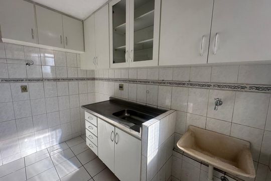 Cozinha de apartamento para alugar com 2 quartos, 45m² em Jardim Montanhês, Belo Horizonte