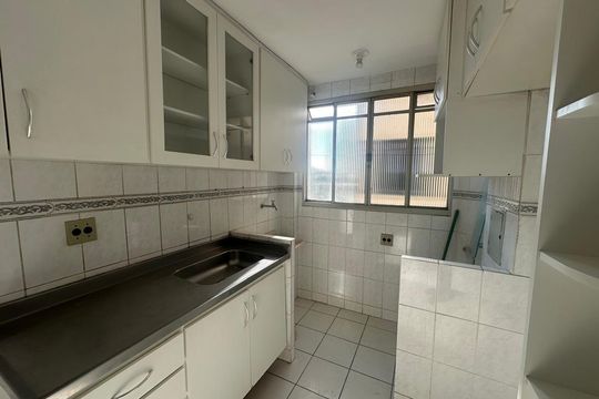 Cozinha de apartamento para alugar com 2 quartos, 45m² em Jardim Montanhês, Belo Horizonte