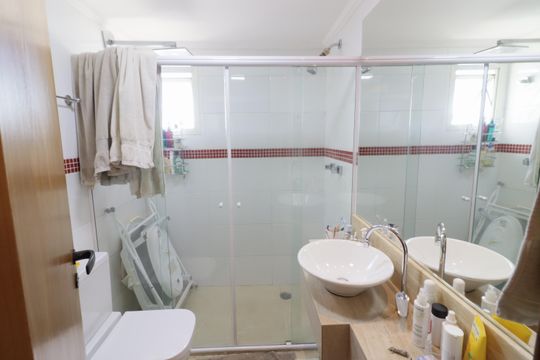Banheiro da Suíte 1 de apartamento para alugar com 2 quartos, 115m² em Cidade São Francisco, São Paulo