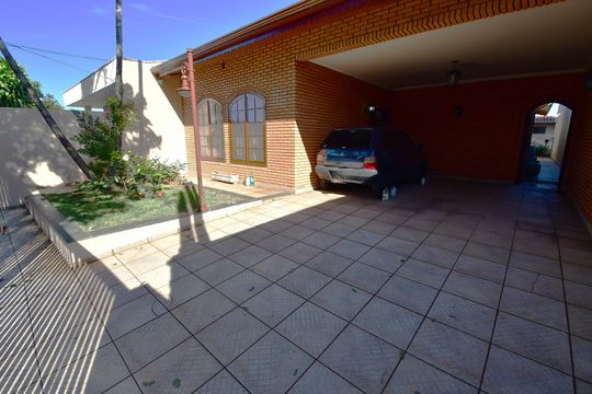 Garagem de casa à venda com 3 quartos, 213m² em Vila Industrial (campinas), Campinas