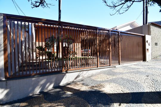 Fachada de casa à venda com 3 quartos, 213m² em Vila Industrial (campinas), Campinas