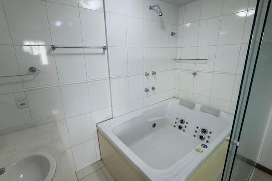 Banheiro de apartamento à venda com 3 quartos, 208m² em Tijuca, Rio de Janeiro