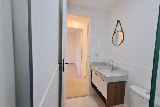 Banheiro de apartamento à venda com 2 quartos, 51m² em Jardim Neide, São Paulo